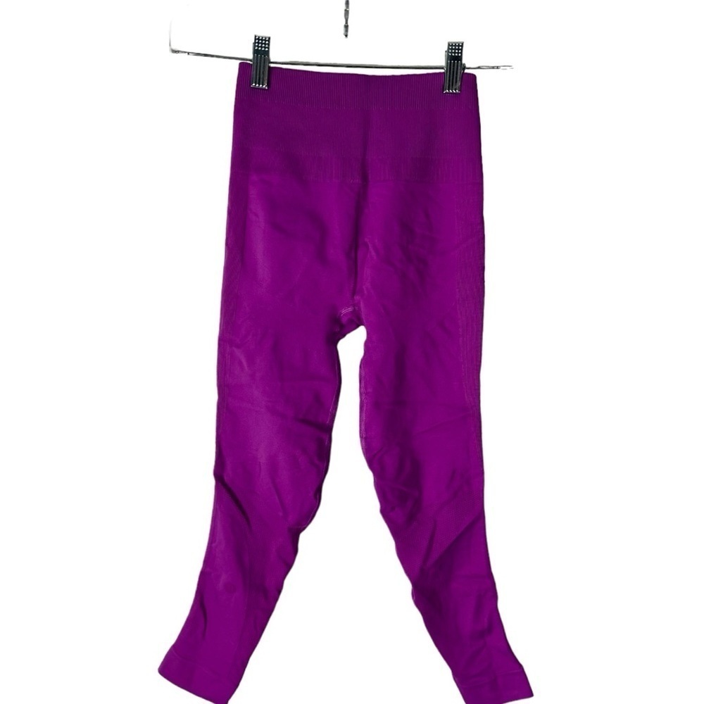Lululemon Zone In Crop Tight Tender Violet Size 4